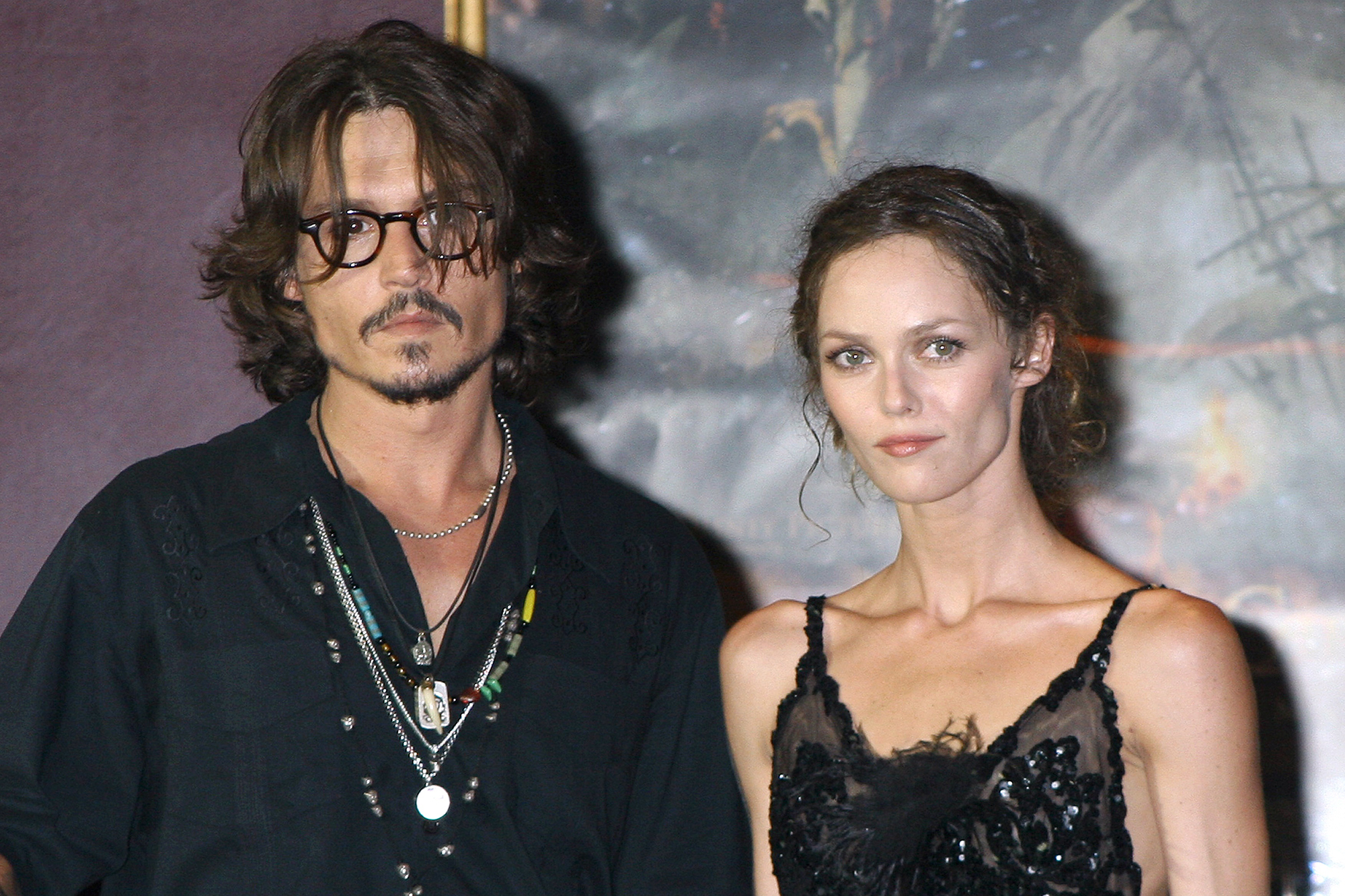 Johnny Depp vs Amber Heard : Le comédien soutenu par Vanessa Paradis... Ce geste qui en dit long !