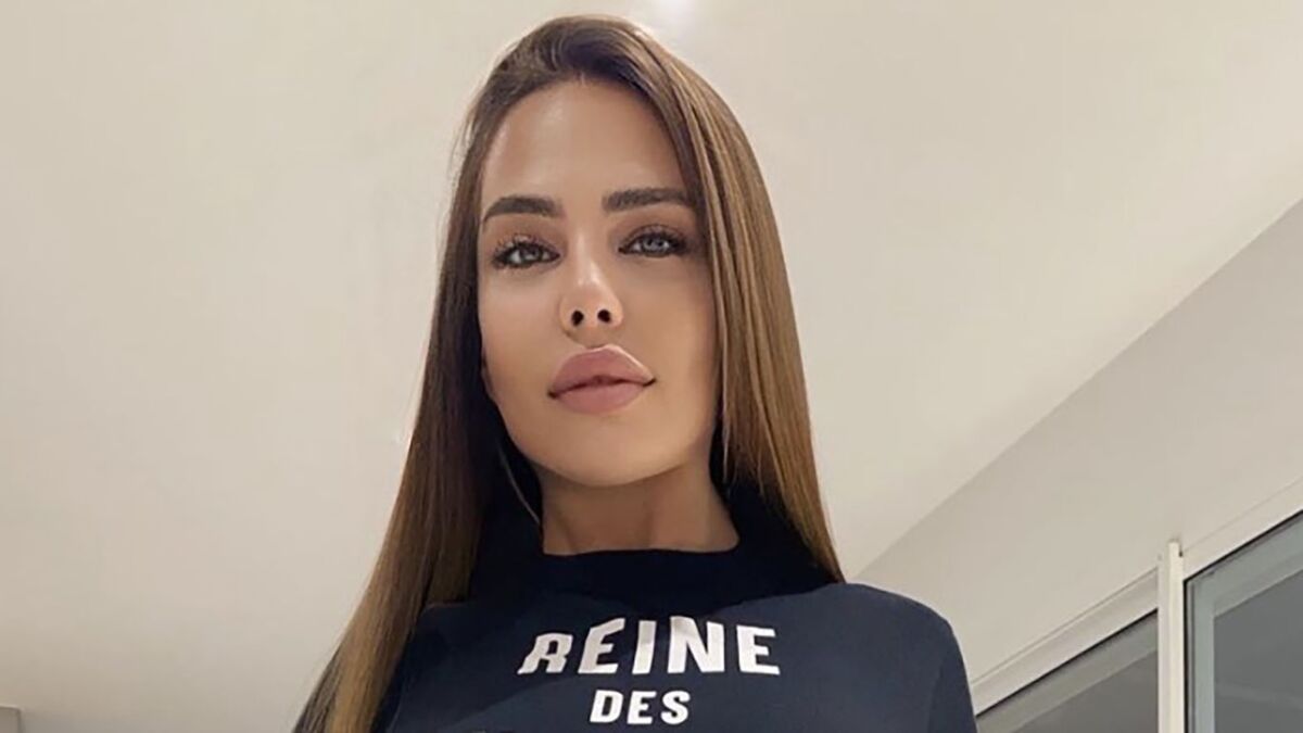 Kim Glow : une internaute attaque sa chienne, elle voit rouge !