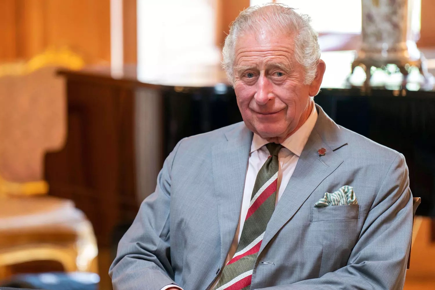 mort de la reine elizabeth ii le prince charles desormais roi il sort du silence