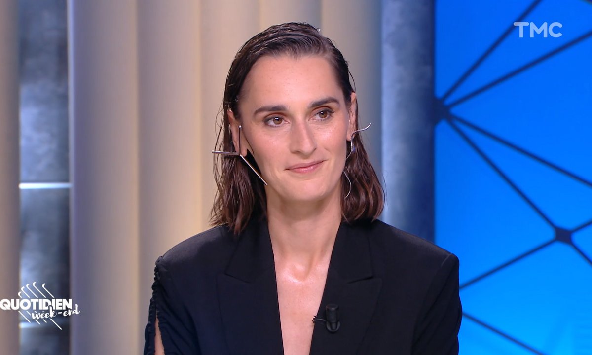 Cauet : la chanteuse Yelle l’accuse de l’avoir embrassée de force "Je me sentais hyper mal"