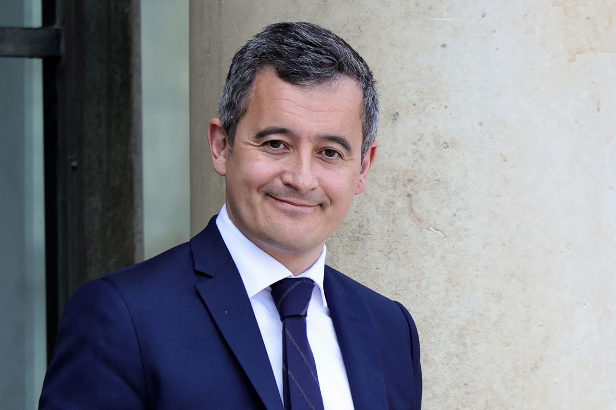 Comparé à Nicolas Sarkozy, Gérald Darmanin se lâche : &quot;Ma femme est plus jolie que Carla Bruni&quot;