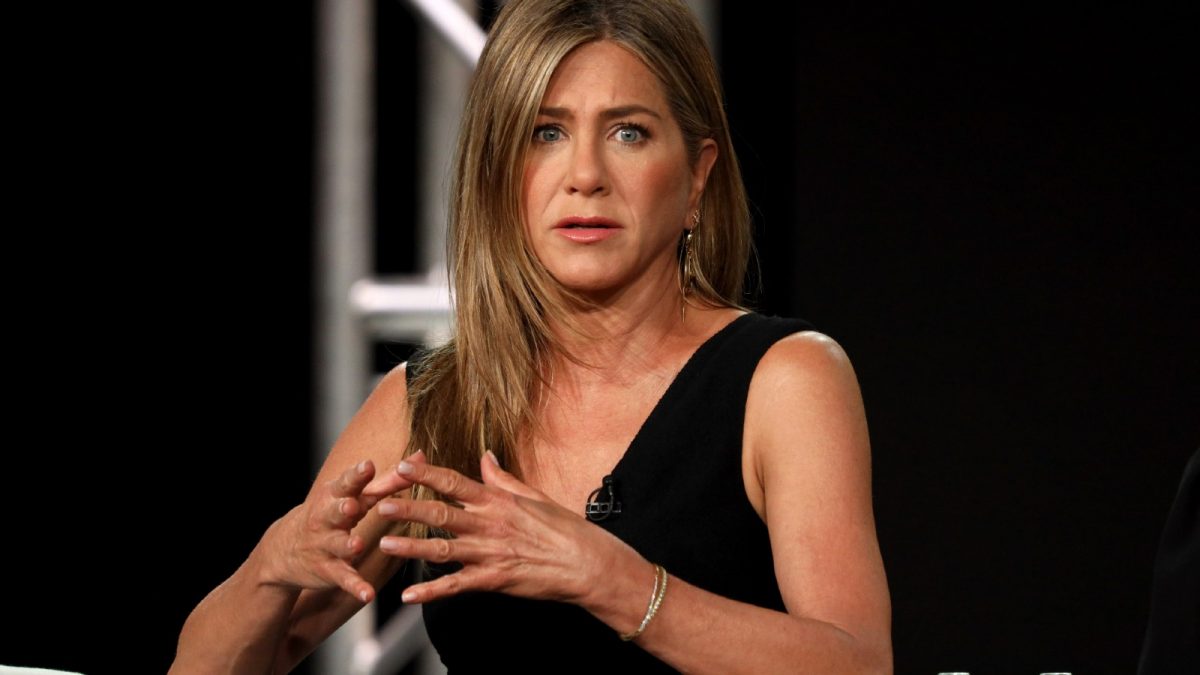 Jennifer Aniston en deuil : l’actrice pleure son père décédé à l’âge de 89 ans