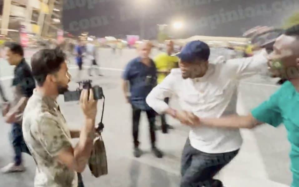 Coupe du monde : Samuel Eto'o perd son sang-froid et frappe un supporter !