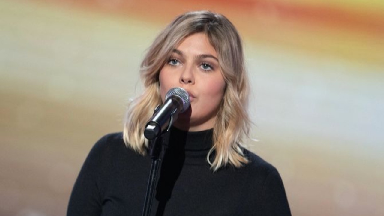 Louane sur son rapport à son corps : &quot;Je pense que c'est hyper lié à la société&quot;