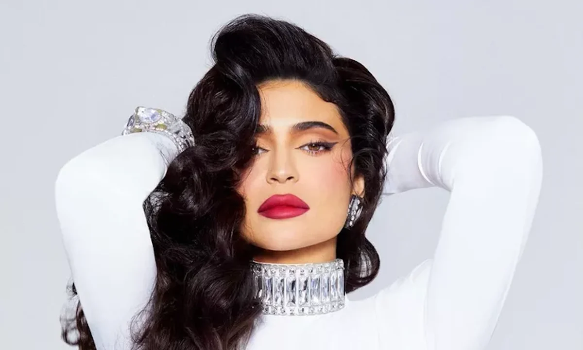 Kylie Jenner : la bimbo dévoile le visage et le nouveau prénom de son fils