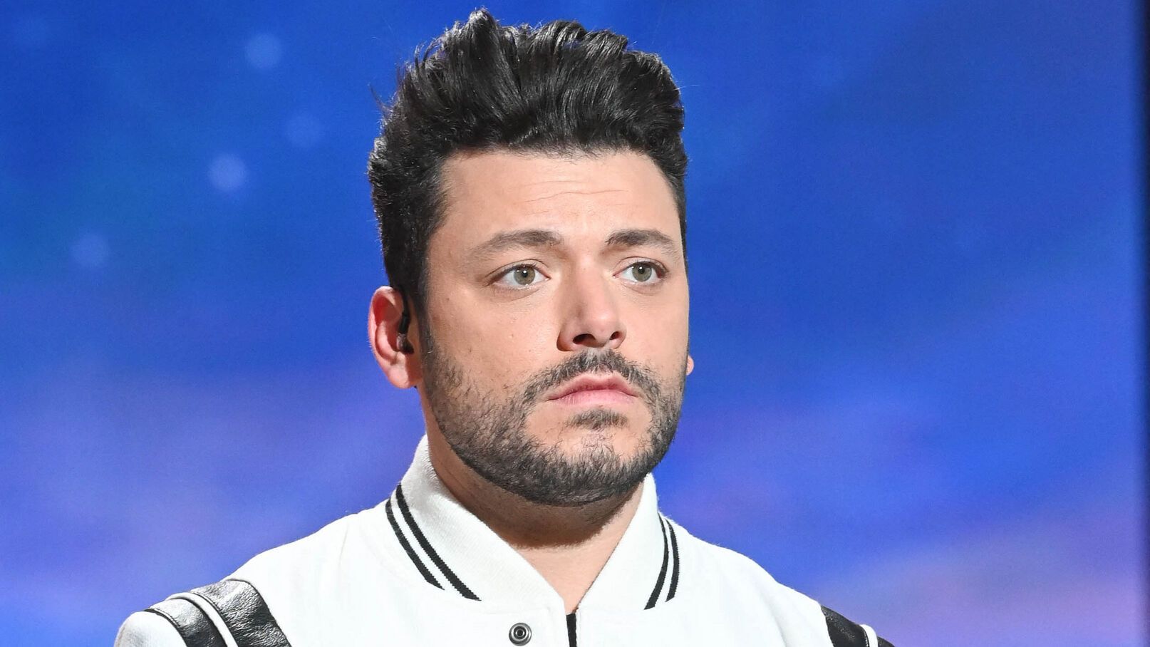 Kev Adams touché par le fléau du harcèlement scolaire, il évoque la situation de son petit frère