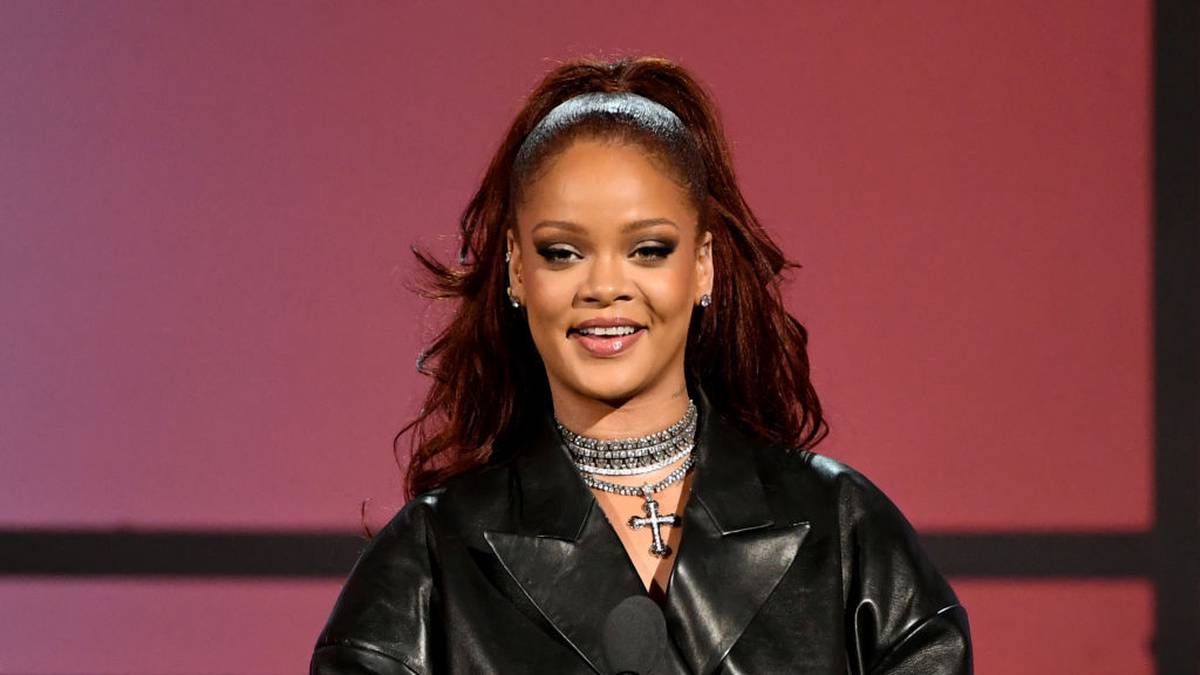 Rihanna, femme comblée : la star "adore être maman"