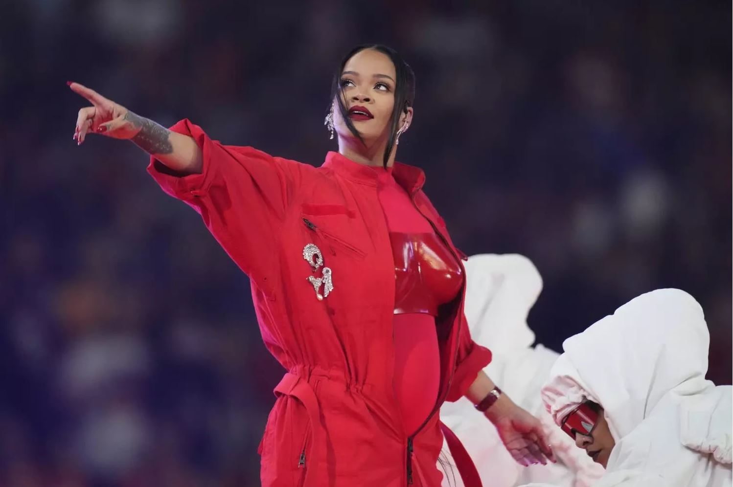 Rihanna enceinte : elle dévoile attendre son deuxième enfant lors du Super Bowl !
