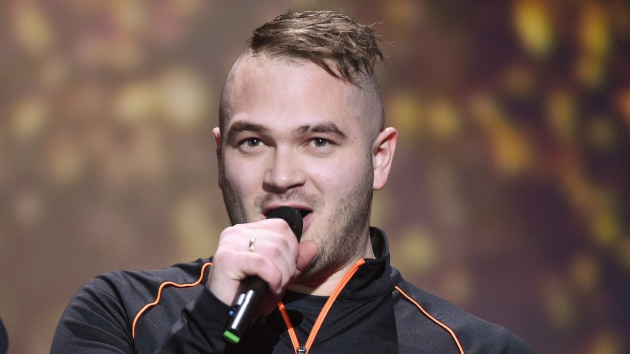 Jul en pleine polémique : le rappeur convoqué au commissariat à la suite d’un tournage