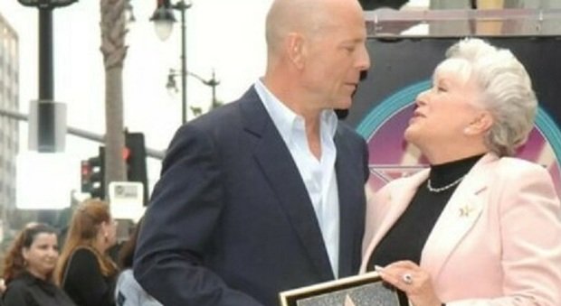 Bruce Willis agressif et incapable de reconnaître sa mère ? Les terribles nouvelles sur son aphasie