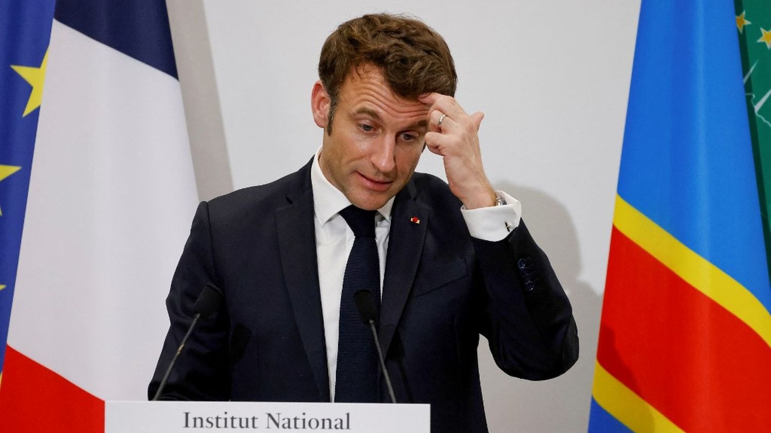 Emmanuel Macron en boîte de nuit ? La vérité sur ces images qui font jaser