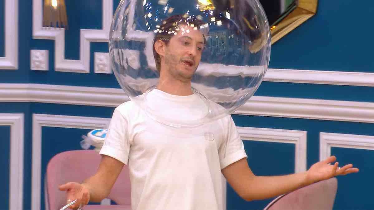 Pierre Niney : Thomas Pesquet réagit à son hilarante imitation dans &quot;LOL : qui rit, sort !&quot;