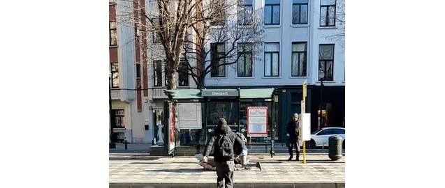 Il pense mettre fin à une bagarre mais commet une grosse boulette !