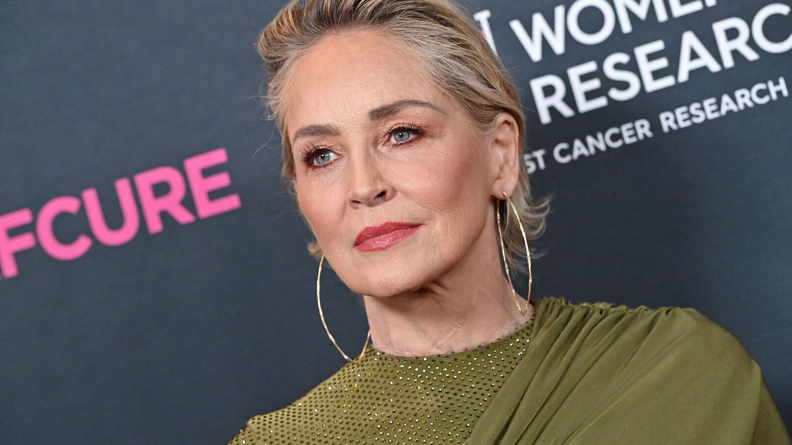 Sharon Stone en larmes : l'actrice révèle avoir perdu &quot;la moitié&quot; de son argent