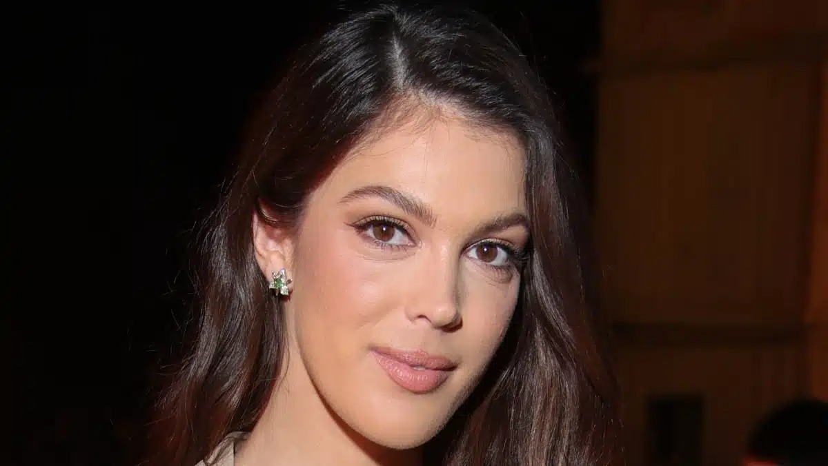 Iris Mittenaere : sa sœur Manon lui ressemble comme deux gouttes d’eau, la preuve en vidéo !