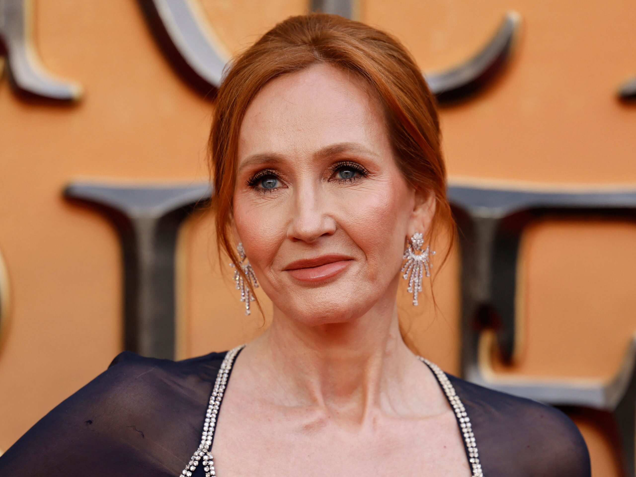 J.K. Rowling provoque les fans d’Harry Potter qui appellent au boycott de la série
