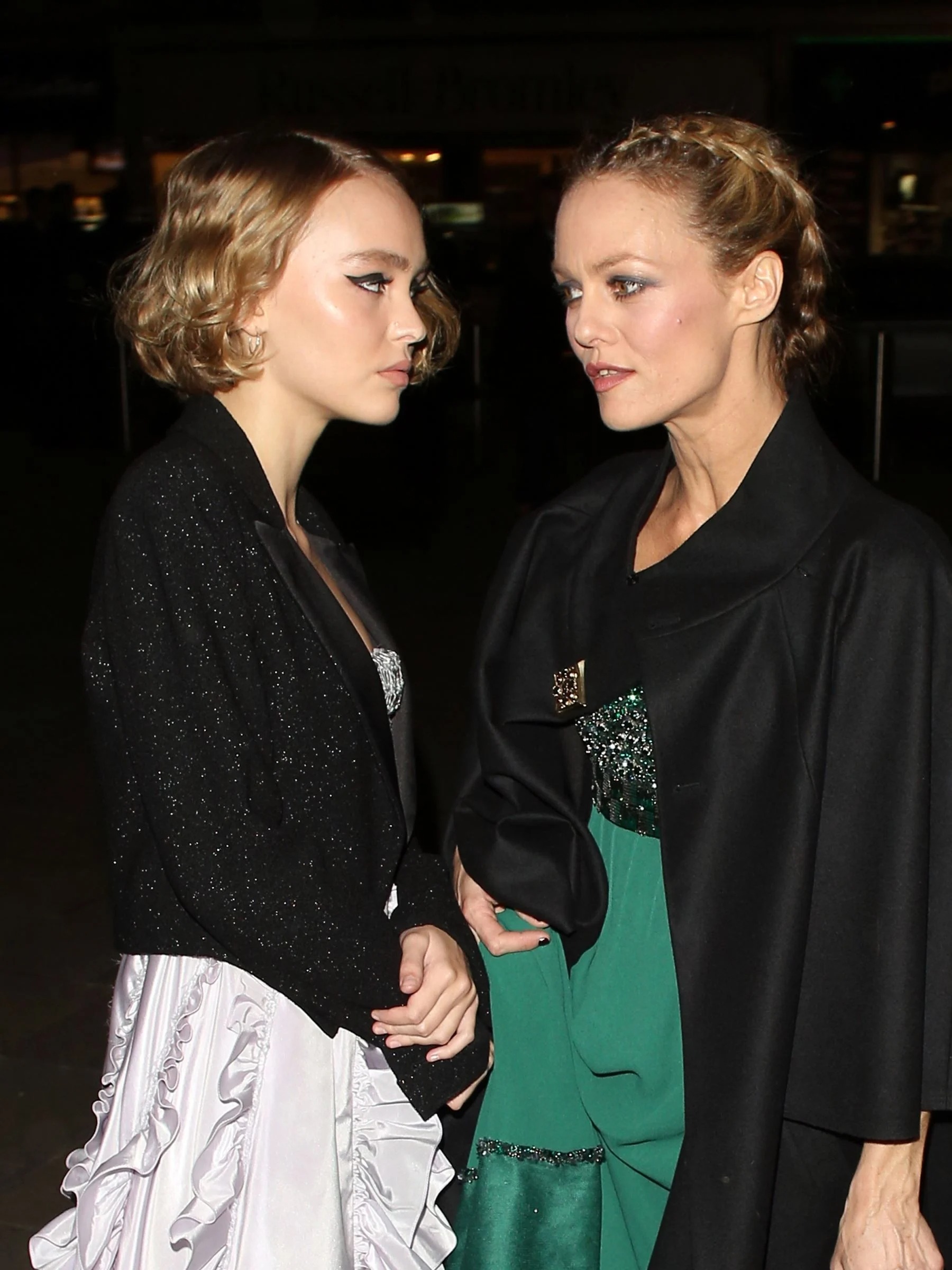 Lily-Rose Depp sous le feu des critiques, Vanessa Paradis prend sa défense : "C’est une bosseuse"