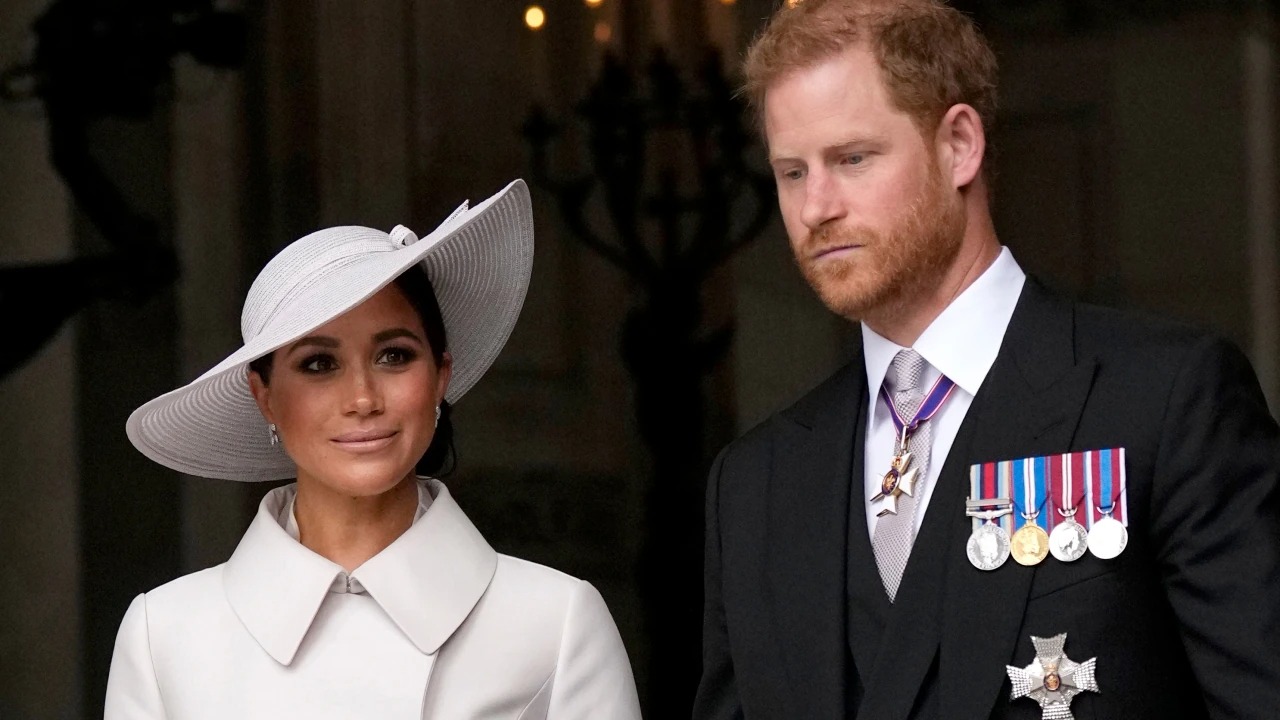 Prince Harry et Meghan Markle au couronnement de Charles III ? Cet ultimatum lancé aux Sussex