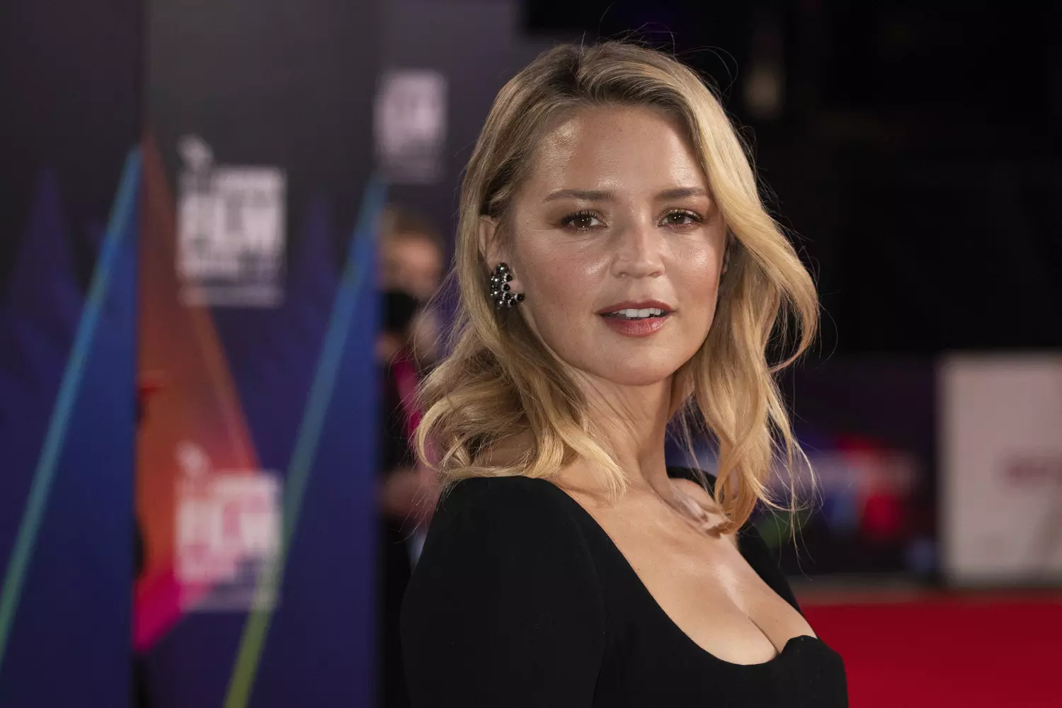 "Faire un enfant à mon âge" : Enceinte de son deuxième enfant, Virginie Efira sort du silence