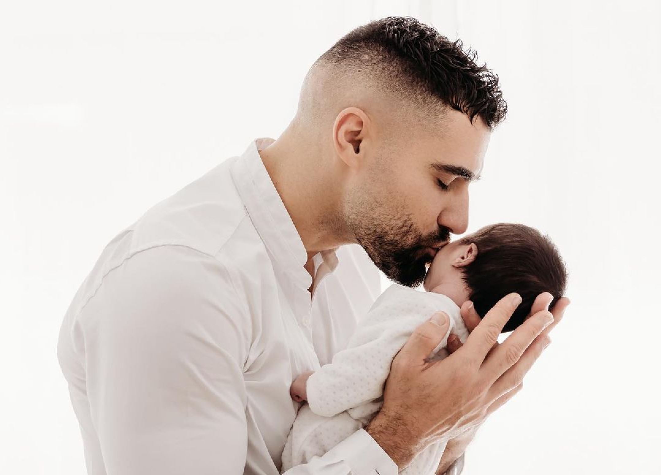 Jonathan Matijas manque de tomber avec son fils dans les bras : &quot;J'ai eu la peur de ma vie&quot;