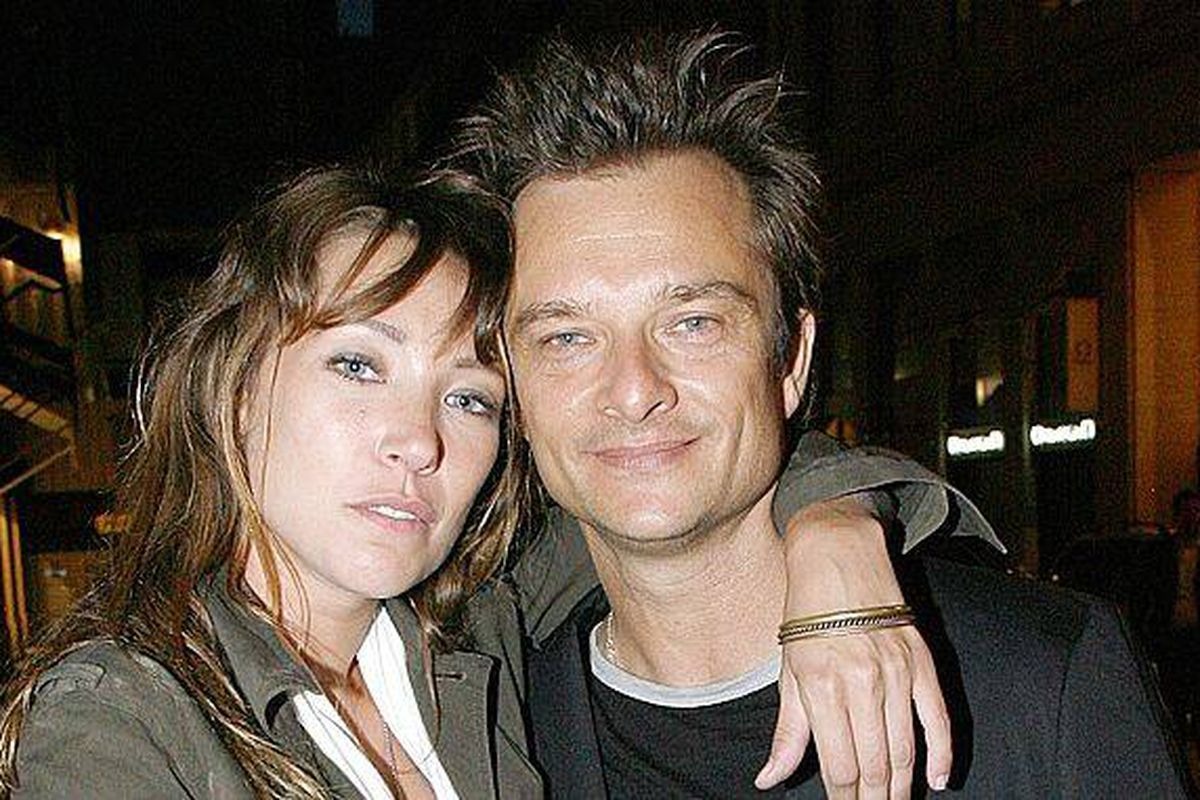 "On n'était pas vraiment liés" : Laura Smet évoque sa relation avec son frère David Hallyday