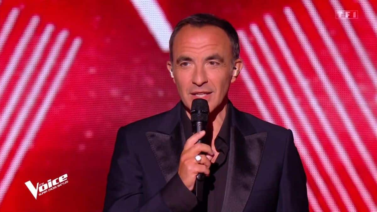 Nikos Aliagas se fait recadrer par sa mère : “Arrête de te foutre de ma gu*ule”