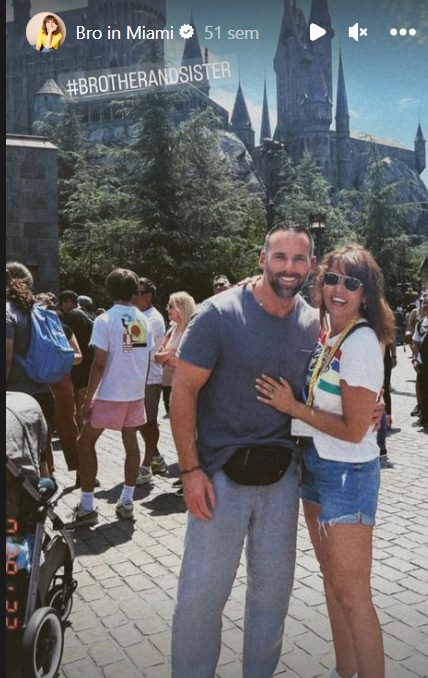 Faustine Bollaert prend la pose avec son frère sur Instagram : les internautes sont sous le charme
