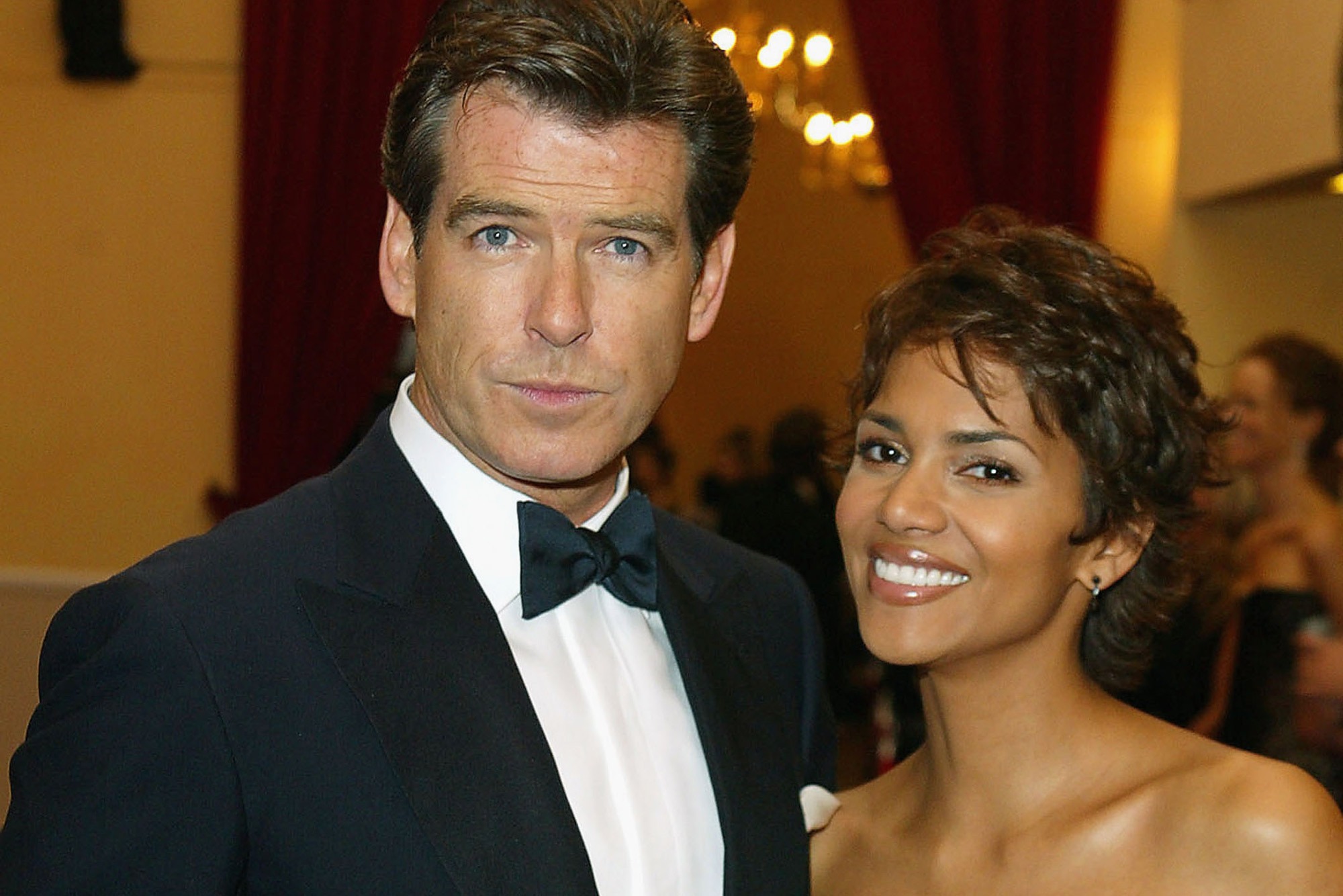 "Meurs un autre jour" : ce geste de Pierce Brosnan qui a sauvé la vie de Halle Berry