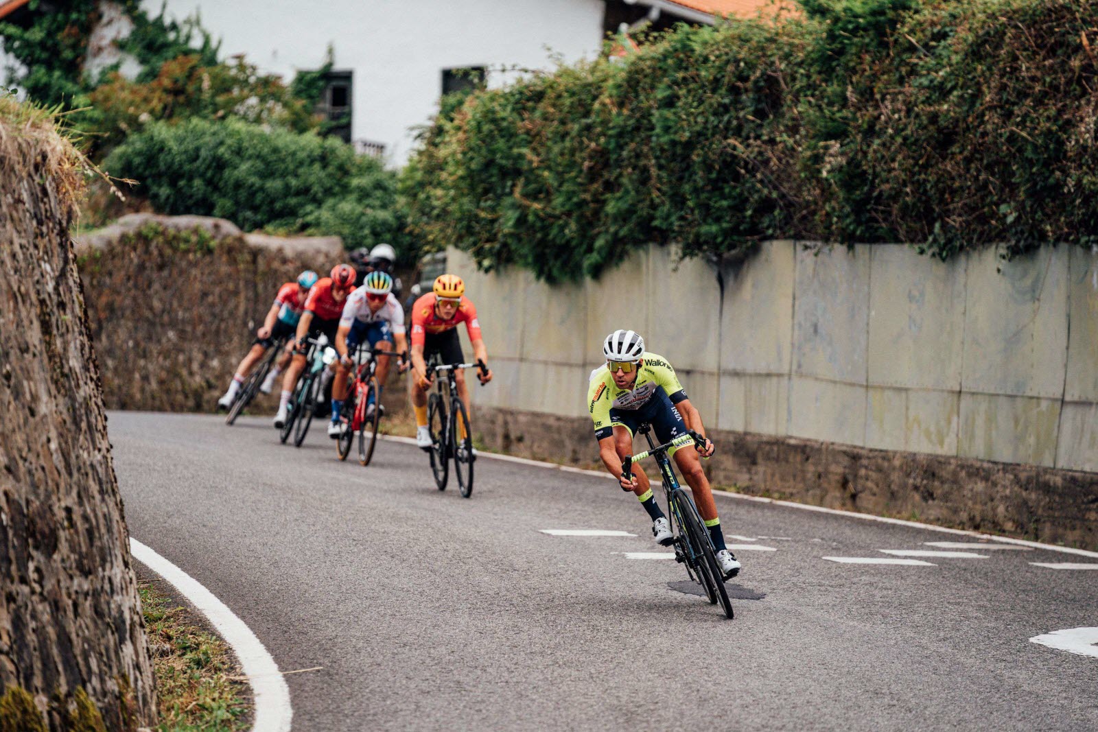 Tour de France : la colère de Calmejane suite aux punaises jetées sur la route "bande d'abrutis"