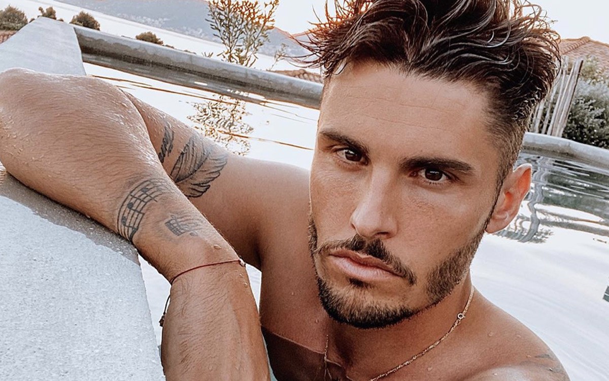 Baptiste Giabiconi dévoile pour la première fois le visage de son fils