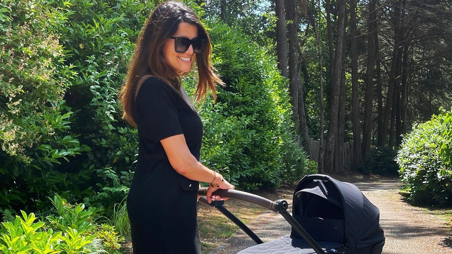 Karine Ferri, maman pour la troisième fois, dévoile une photo inattendue de son bébé Sasha