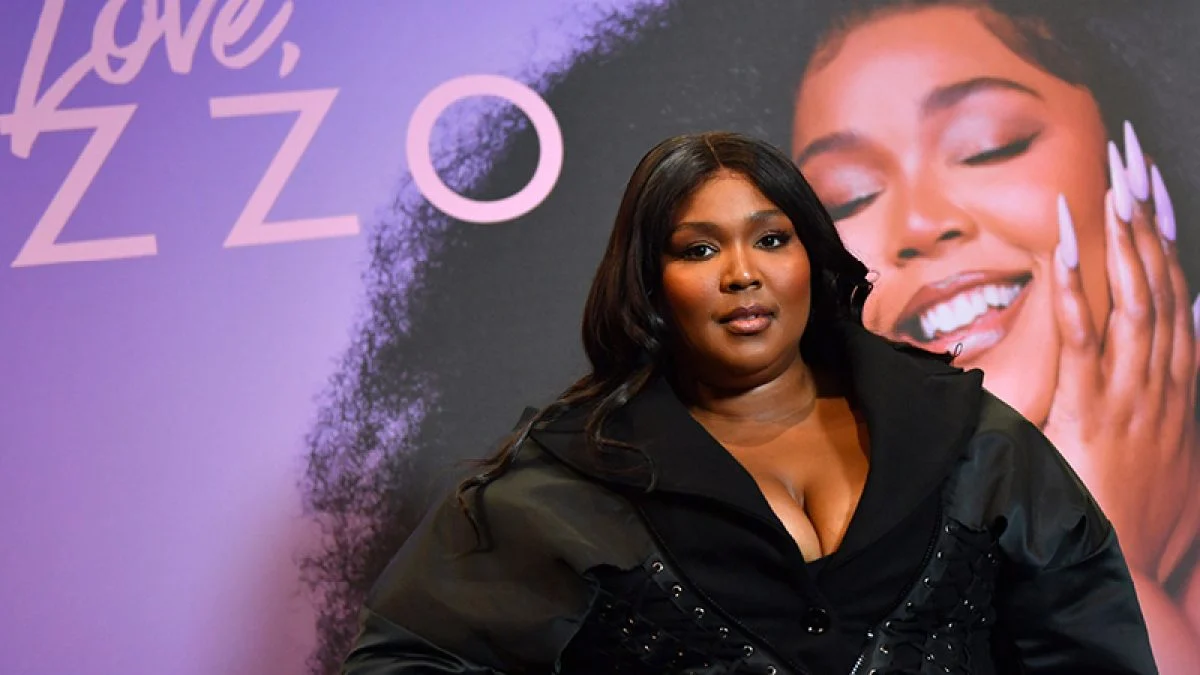 Lizzo accusée de harcèlement sexuel : un nouveau témoignage à charge contre la chanteuse