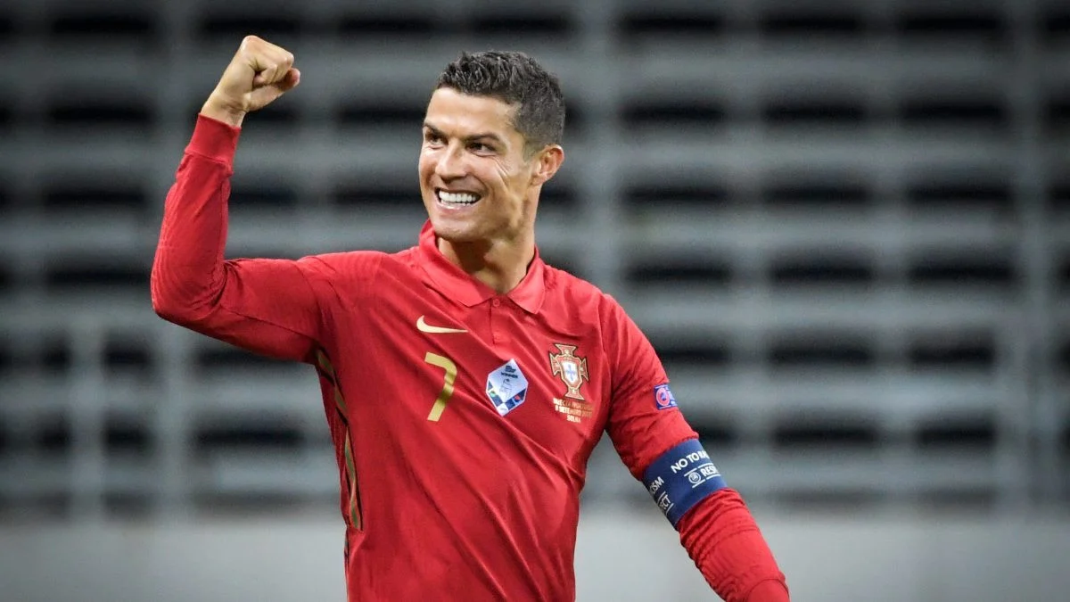 Cristiano Ronaldo filmé en qamis en Arabie saoudite : la vidéo devient virale sur la Toile