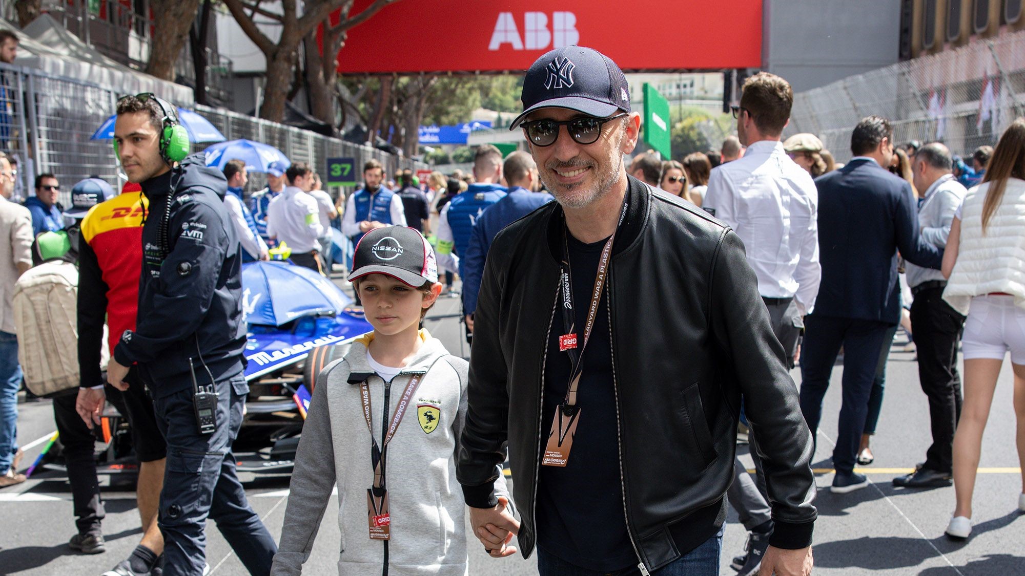 Gad Elmaleh : l’humoriste met tout en œuvre pour être là pour son fils Raphaël