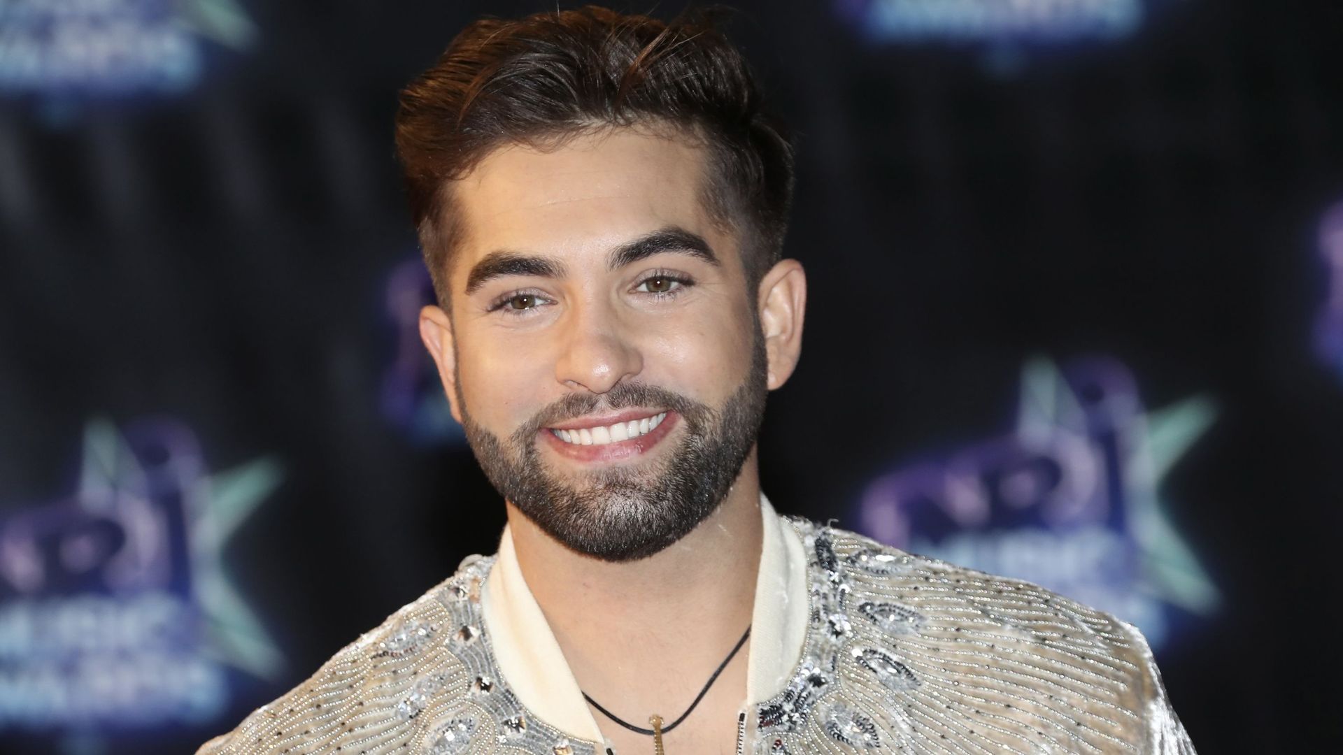 The Voice : Nikos Aliagas taquine Kendji Girac en évoquant ses débuts dans l'émission !