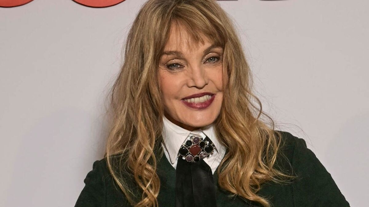 Arielle Dombasle : son témoignage plein d’amour pour son mari BHL &quot;une sorte de miracle&quot;