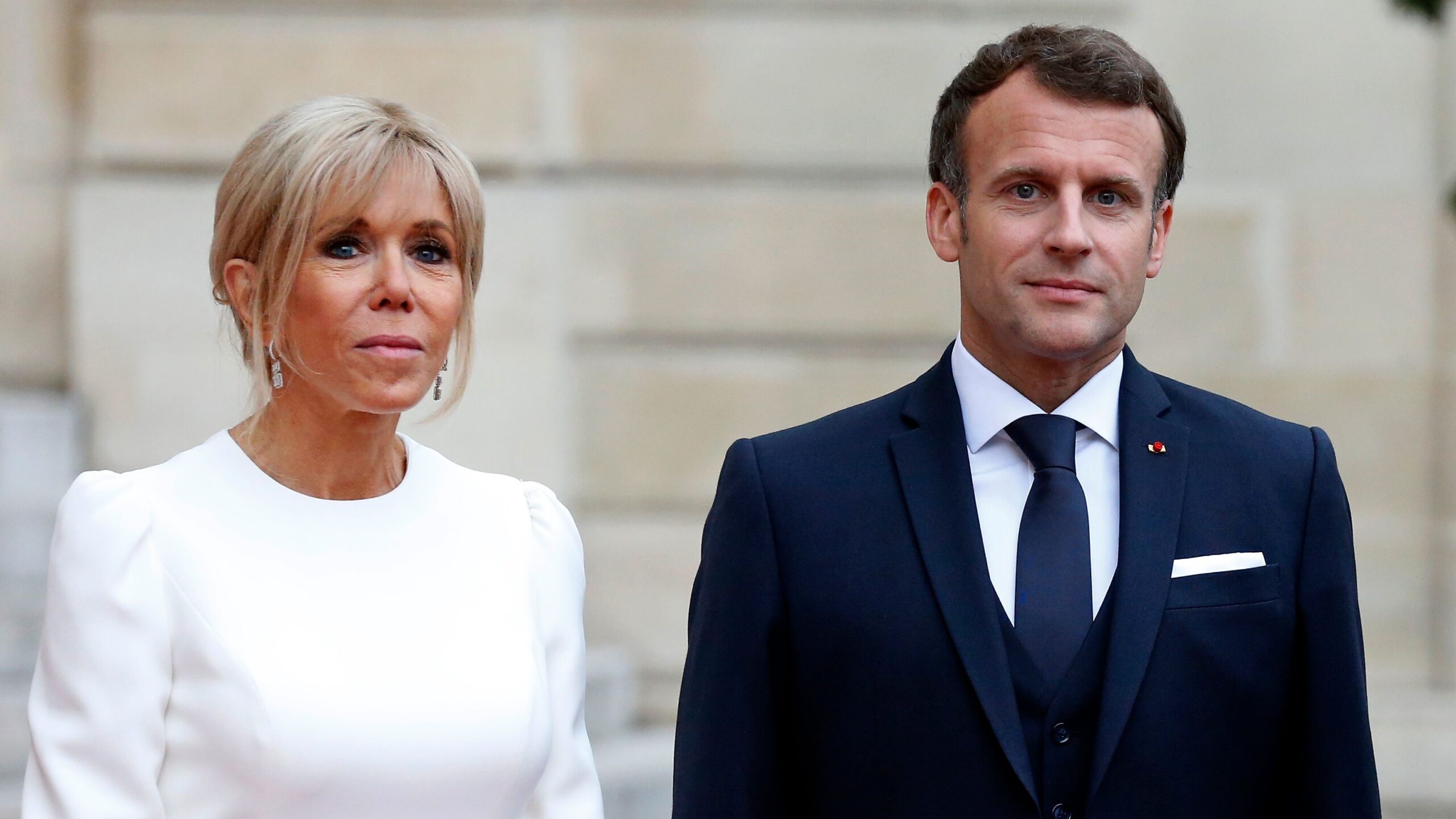 Brigitte Macron, aux côtés des parents de l'adolescent qui s'est suicidé à Poissy