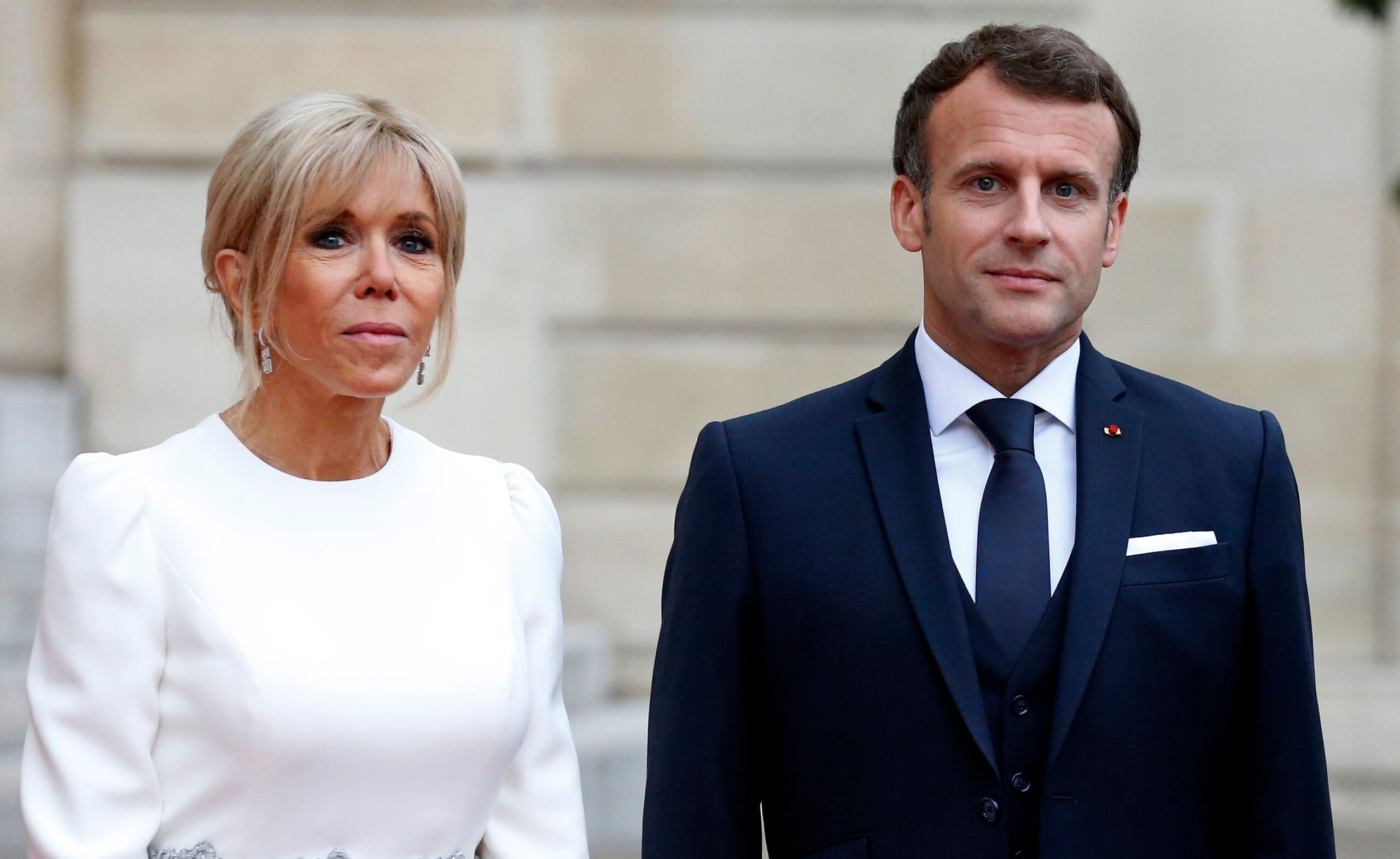 Brigitte Macron, aux côtés des parents de l'adolescent qui s'est suicidé à Poissy