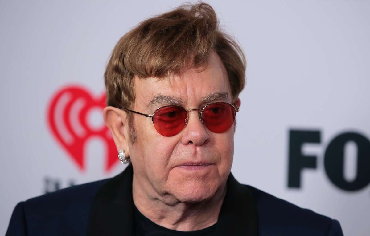 Elton John fustige les propos de la ministre britannique sur le droit d’asile des homosexuels