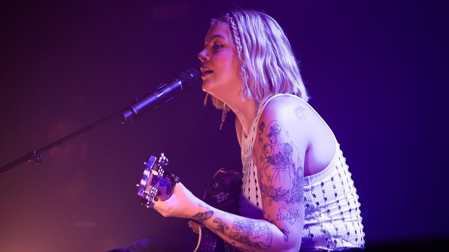 Louane &quot;le cœur brisé&quot; annonce une triste nouvelle à ses fans