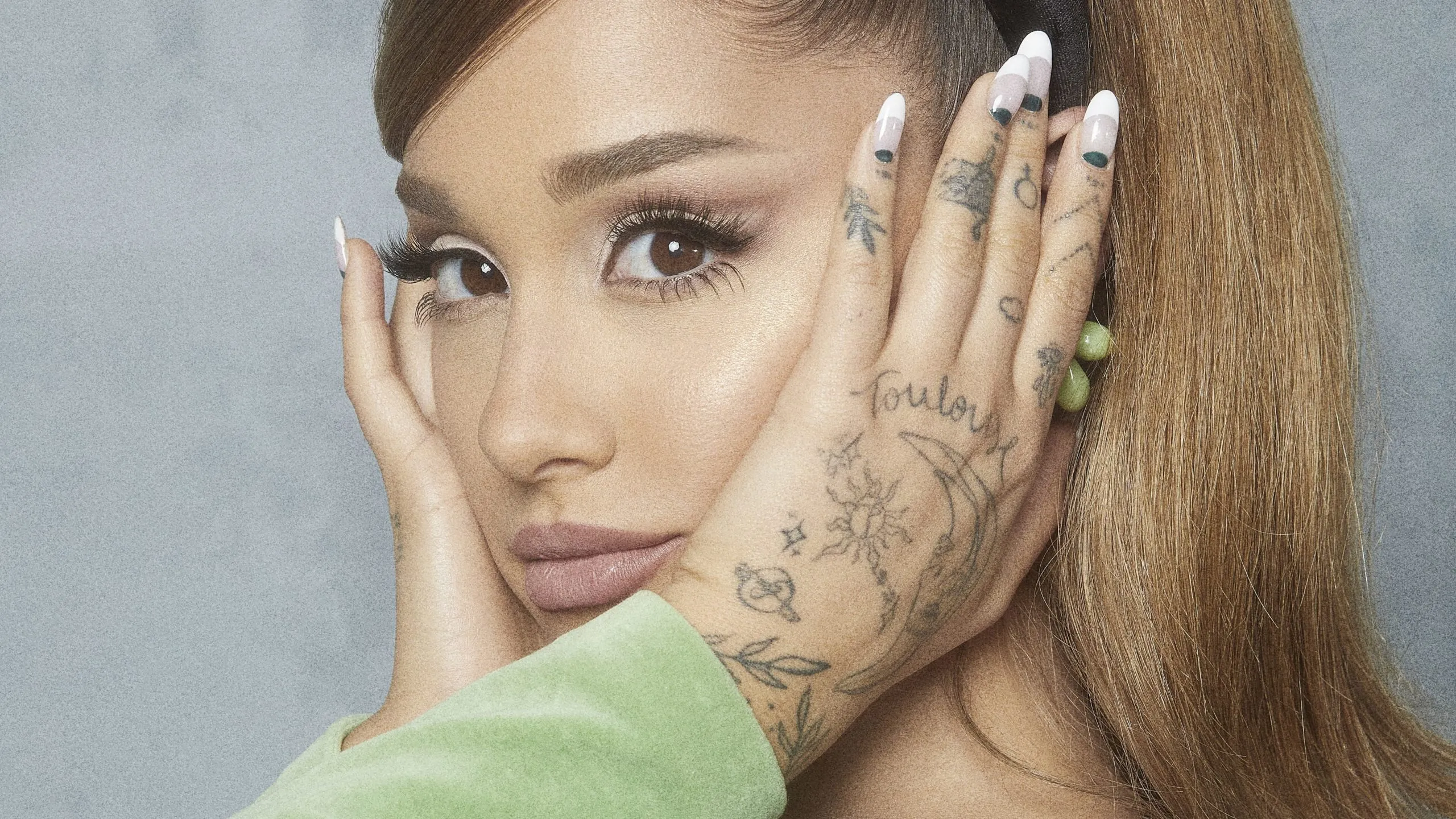 Ariana Grande : la chanteuse avoue avoir fait des injections aux lèvres