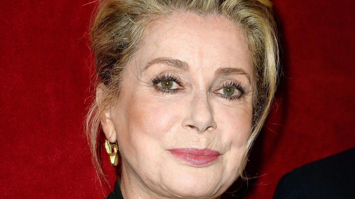 Catherine Deneuve : cette journaliste à qui elle aurait voulu "balancer un verre d’eau à la figure"