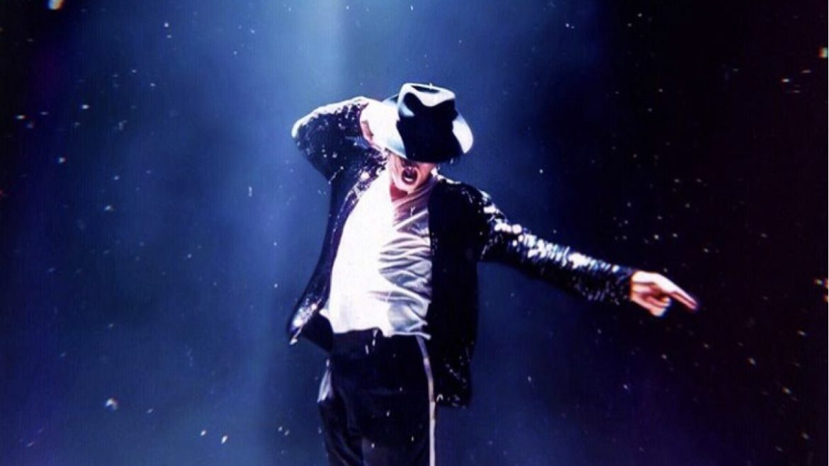 Michael Jackson : le chapeau de son premier moonwalk vendu aux enchères à 77.640 euros 