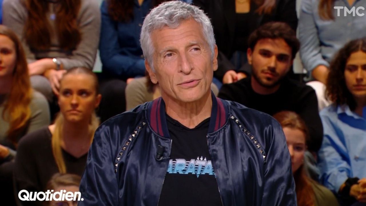 Nagui dévoile quel célèbre chanteur a complétement ruiné sa loge après son passage dans Taratata