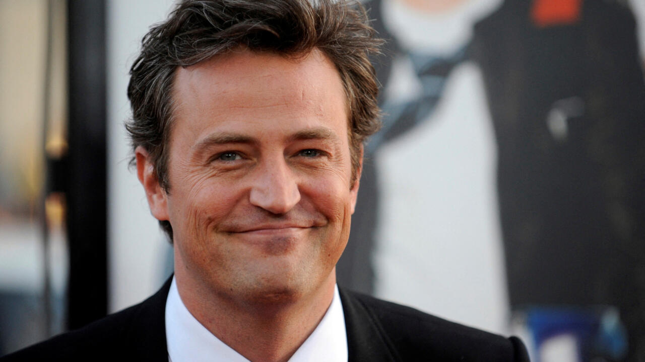 Matthew Perry décédé : l’iconique interprète de Chandler Bing dans Friends retrouvé mort à 54 ans