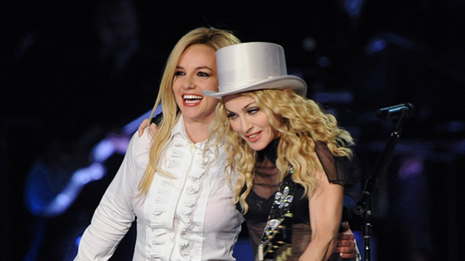 Britney Spears : la chanteuse évoque son baiser controversé sur scène avec Madonna en 2003