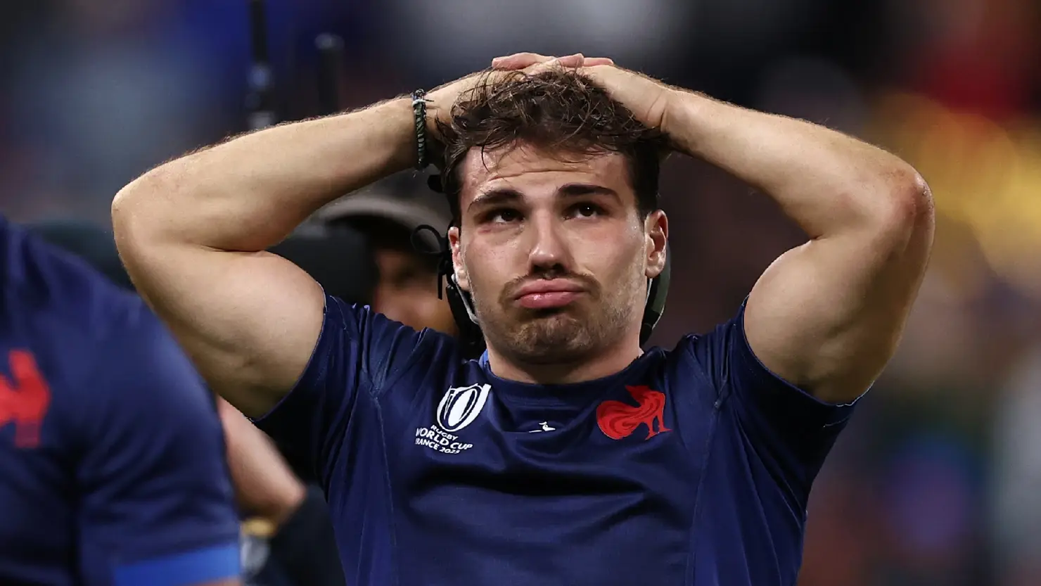 Coupe du monde de rugby : la vidéo bouleversante d'Antoine Dupont en pleurs dans les bras de sa mère