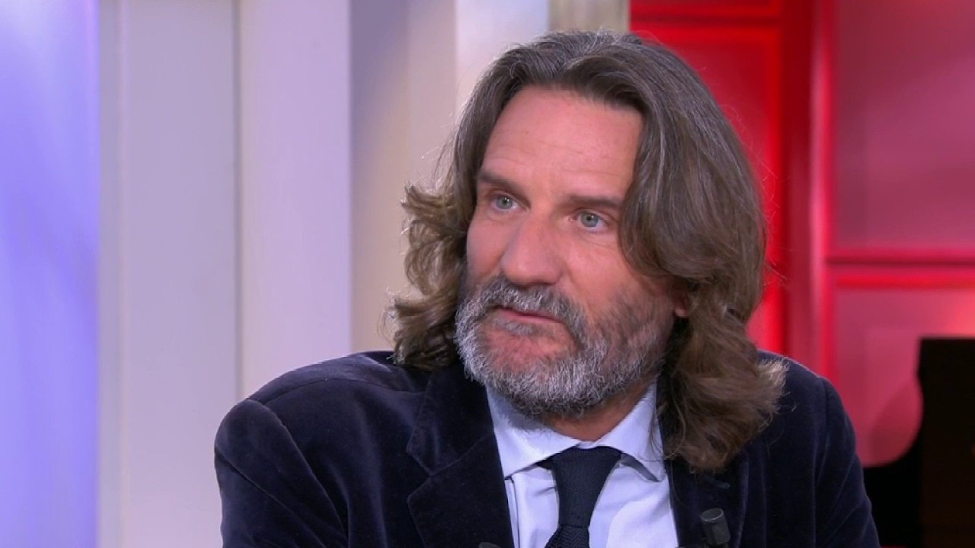 Frédéric Beigbeder sorti de garde à vue : il sort du silence et c'est très surprenant