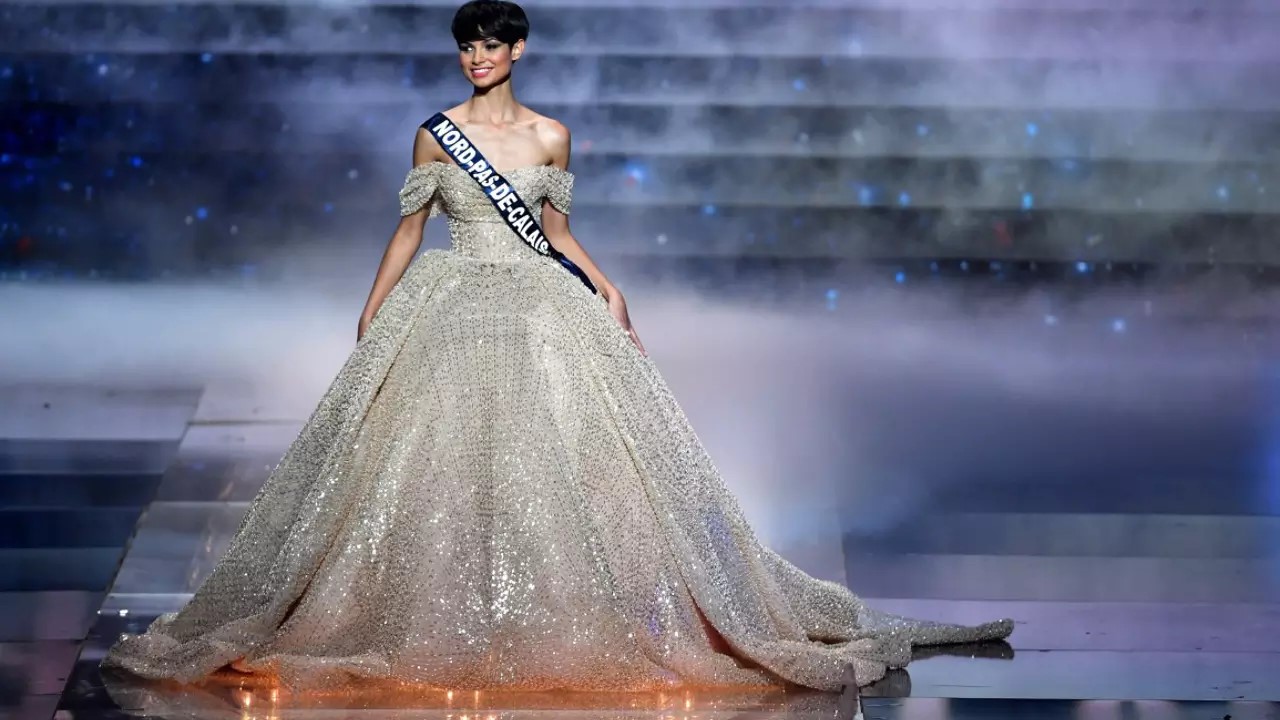Miss France 2024 : Ève Gilles, favorite du jury mais pas du public