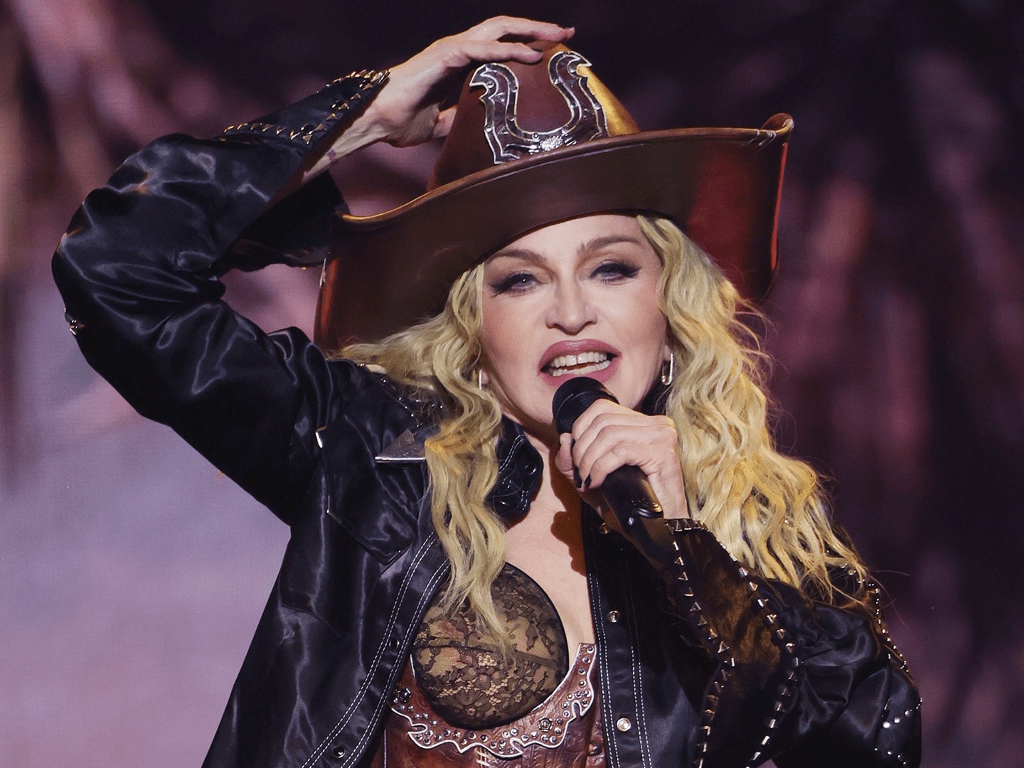 Madonna accusée de &quot;publicité mensongère&quot; : deux fans portent plainte contre la chanteuse